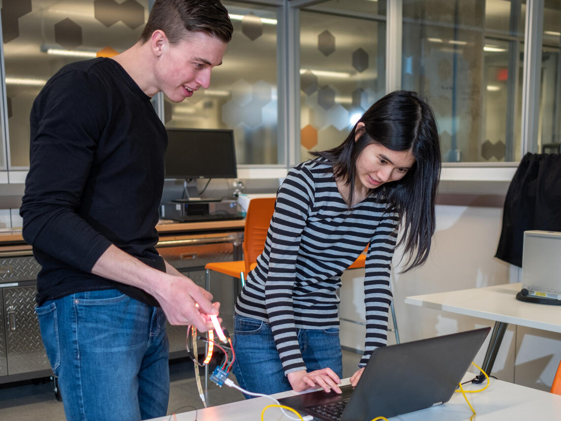 A mentor and student in the Makerspace in the Taylor Family Digital Library (TFDL). 