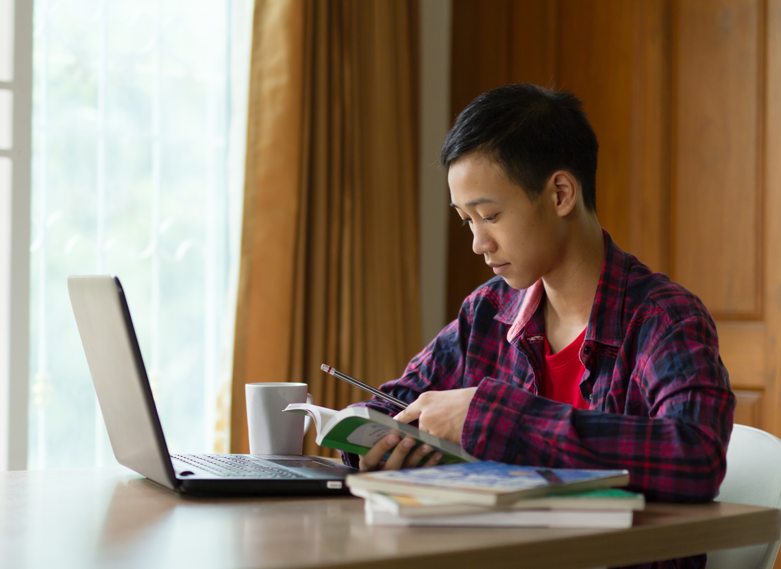 Online learning Online learning